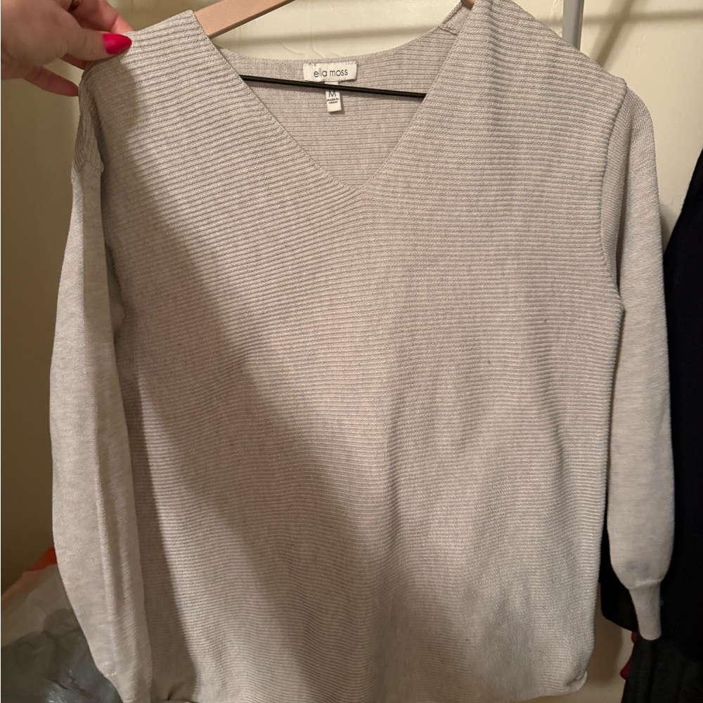 Ella Moss Textured Light Gray V-Neck Top